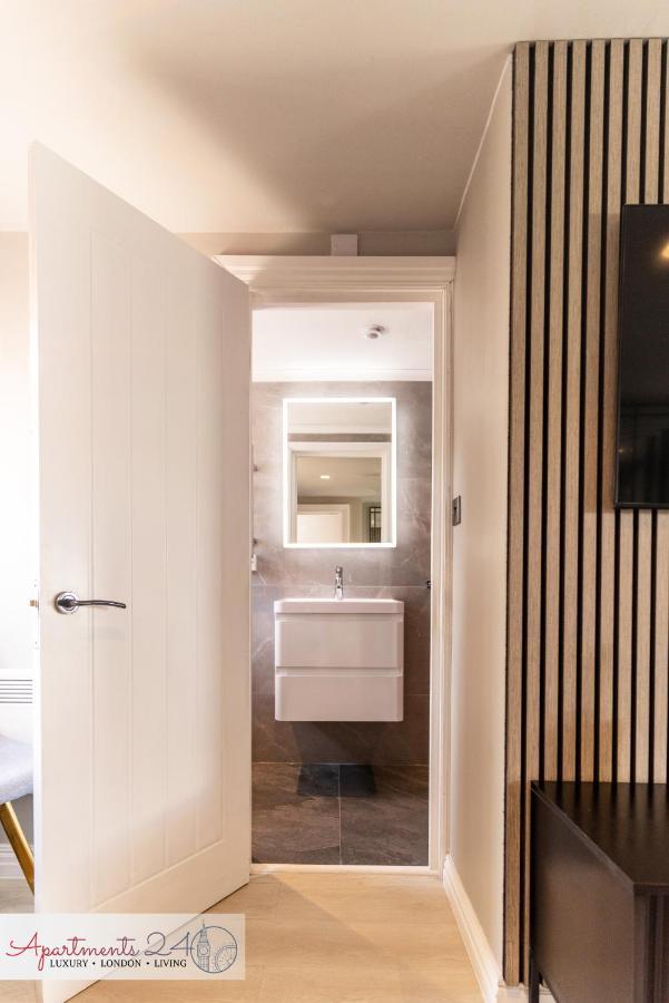 Beautiful Studio Apartment - London ハウンズロー エクステリア 写真